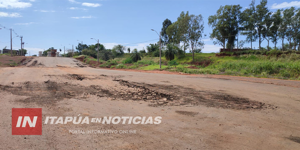 AUNQUE TODAVÍA NO SE INAUGURÓ, EL NUEVO ASFALTO DE SALIDA DEL PAÍS YA ESTÁ DESTROZADO. - Itapúa Noticias