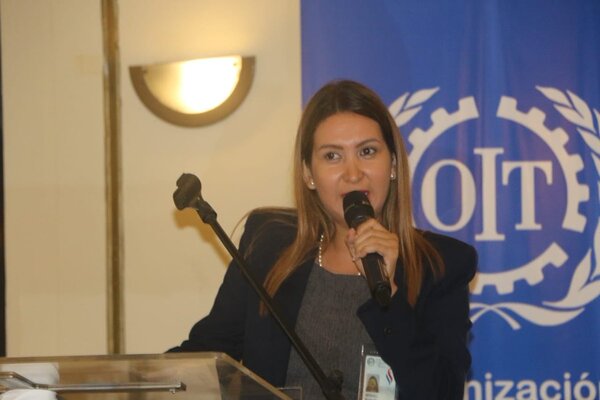 Exjefa de prensa de Ministerio denuncia persecución de actual titular | 1000 Noticias