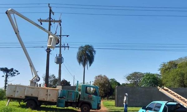 ANDE intensifica trabajos para la reposición de energía eléctrica en las zonas afectadas por el temporal