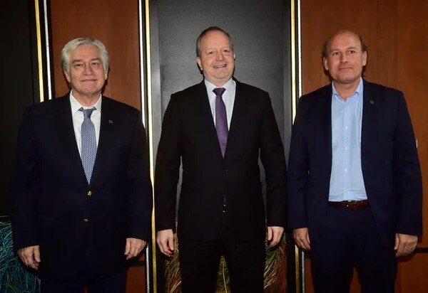 Asoconsular se reunió con el ministro de Economía y Finanzas del Paraguay - Sociales - ABC Color