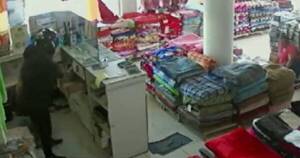 La Nación / En minutos asaltantes se alzaron con la recaudación del día de un comercio en Encarnación