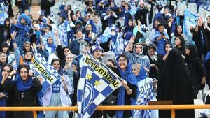 Irán: Luego de 40 años mujeres vuelven a los estadios de fútbol - Portal Digital Cáritas Universidad Católica