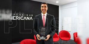 Jos茅 Br铆tez, CEO de Ita煤 Paraguay, recibe el Premio CEO DCH 2023 - Revista PLUS
