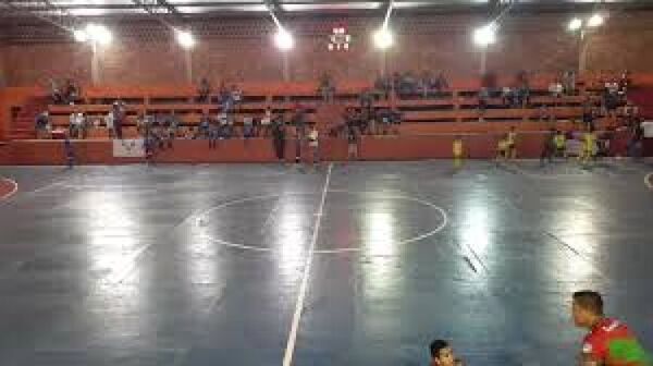 Autoridades optan en apoyar un torneo de ex alumnos que un campeonato nacional juvenil