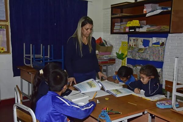 Día Mundial del Docente: Educadores exigen que jubilación sea efectiva - Nacionales - ABC Color