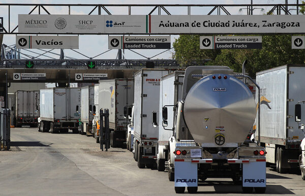 Cámara mexicana dice que revisión en frontera ha frenado 15.000 camiones de exportaciones - MarketData
