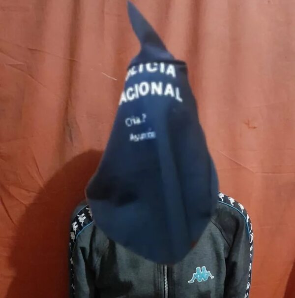 Adolescente es aprehendido por atacar con un machete a su vecino - Policiales - ABC Color