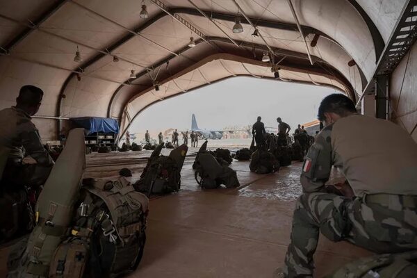 Francia comienza retirada de sus militares de Níger por tensión con los golpistas - Mundo - ABC Color