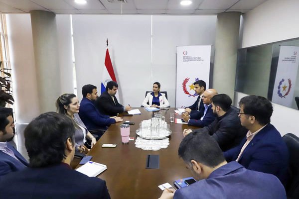 Más de 20 mil empleos se perdieron en sector vial por clavo de Abdo - ADN Digital
