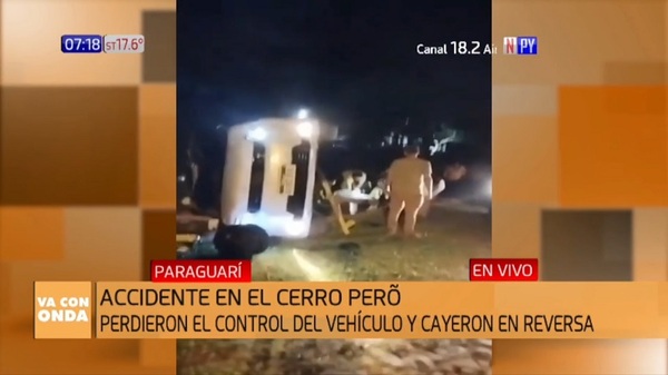 Subían al Cerro Perõ en vehículo y cayeron en reversa - Noticias Paraguay