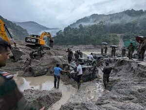Elevan a 14 los muertos y 120 los desaparecidos por inundaciones en India - Mundo - ABC Color