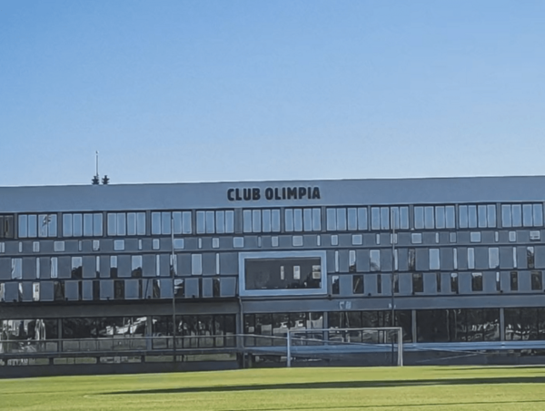 Olimpia quiso inscribir como suyo un inmueble que no le pertenece, denuncia Registros Públicos · Radio Monumental 1080 AM