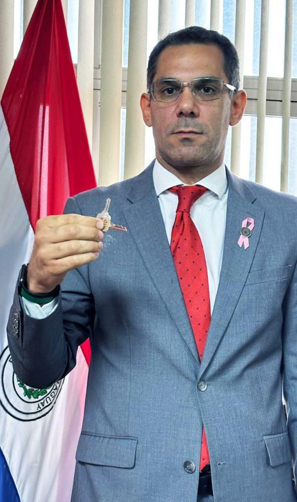 Dos ocupantes «VIP» reconocen propiedad estatal y entregan llaves | OnLivePy
