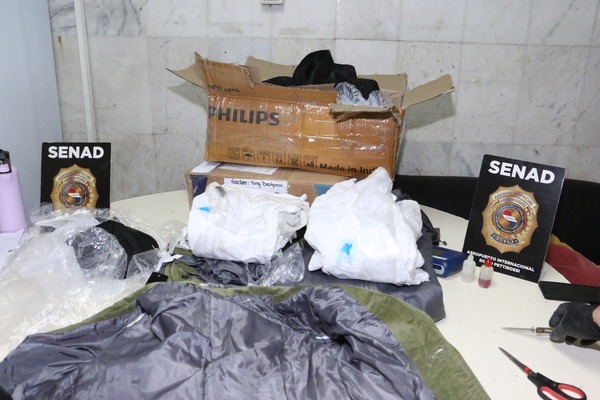Pretendían enviar cocaína oculta en camperas con destino a Tailandia | 1000 Noticias