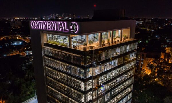BANCO CONTINENTAL SE ILUMINA DE ROSA PARA CONMEMORAR EL MES DE CONCIENCIACIÓN SOBRE EL CÁNCER DE MAMA