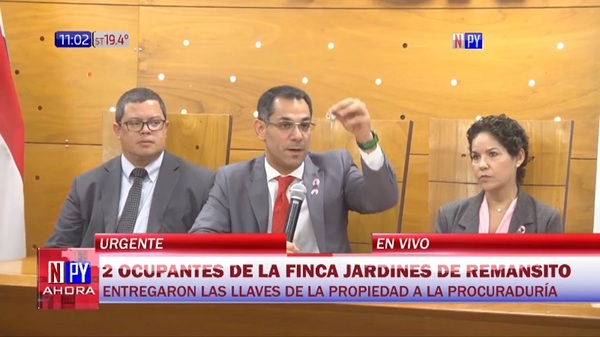 Dos ocupantes entregan llaves tras admitir titularidad del Estado - Noticias Paraguay