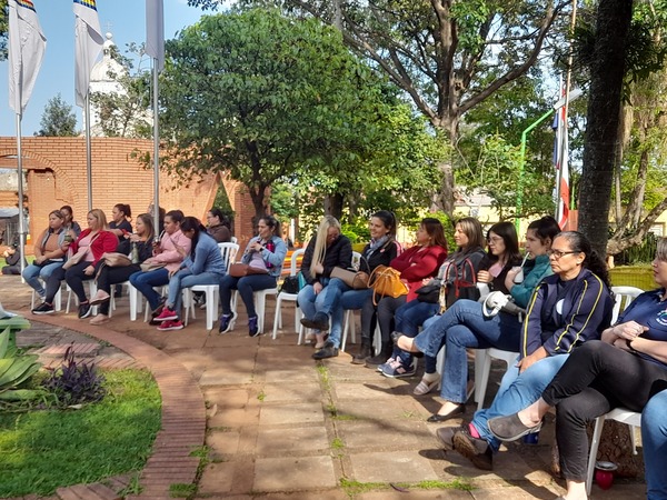 UNE realiza asamblea y movilización en Encarnación para exigir mejoras en la educación pública