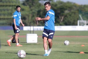 Versus / Andrés Cubas se retiró lesionado y preocupa en la Albirroja