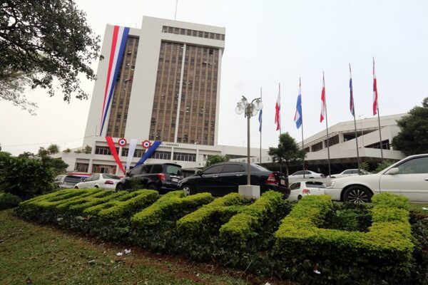 "Nenecho" pide comisionamiento a la Municipalidad de cuestionado exconsejero de IPS - Megacadena