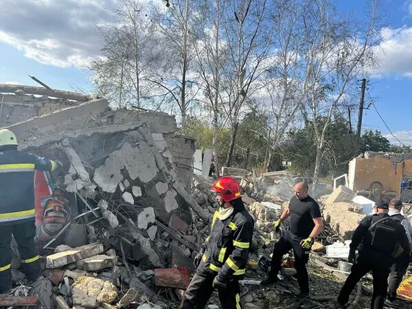 Ataque ruso a una cafetería y un negocio en Ucrania causa la muerte de 49 personas - Unicanal