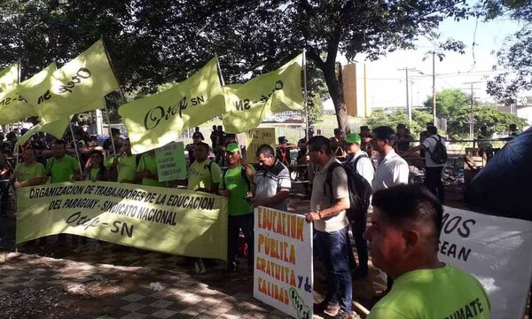 Docentes se movilizan para exigir financiamiento seguro en la educación – Prensa 5