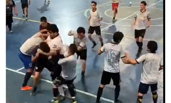 (VIDEO)Torneo de EXA terminó con trompadas