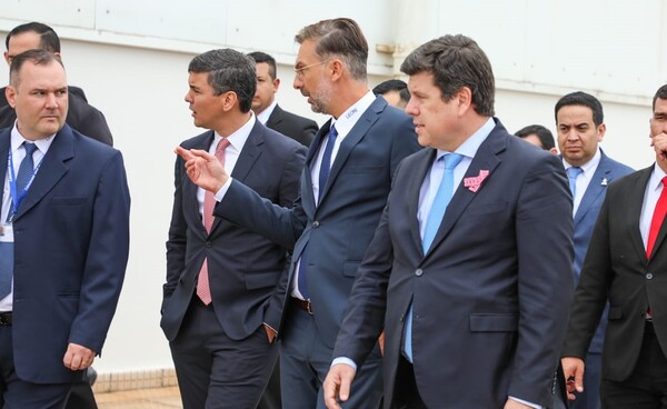 Peña alienta a inversores extranjeros y ofrece ayuda del Gobierno para instalarse en el país - La Tribuna