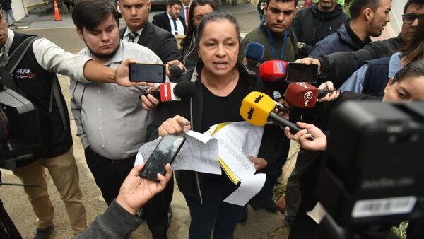 Senadora presenta denuncia en la Fiscalía contra ocupantes vips de Remansito