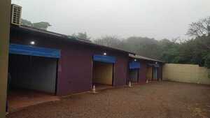 Motochorros asaltan motel, se llevan dinero, golosinas y hasta preservativos en PJC