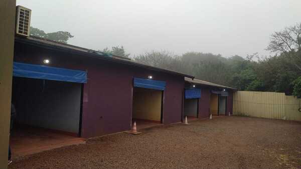 Motochorros asaltan motel, se llevan dinero, golosinas y hasta preservativos en PJC