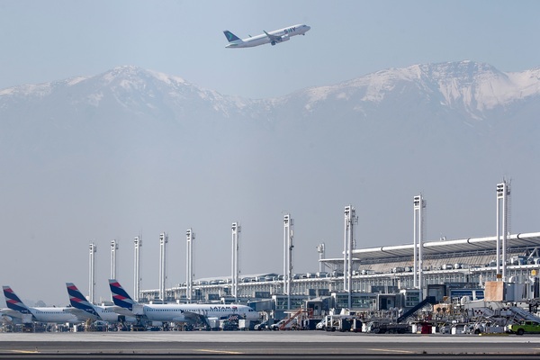 Controladores aéreos de Chile anuncian una paralización desde mañana en todo el país - MarketData
