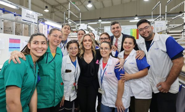 Peña visitó maquiladora y expresó que espera que se multipliquen las fuentes de trabajo - El Trueno