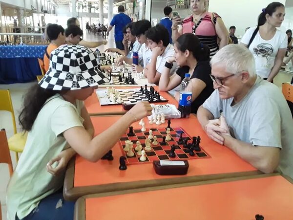 El ajedrez será esta vez para los padres de alumnos de colegios privados - Polideportivo - ABC Color