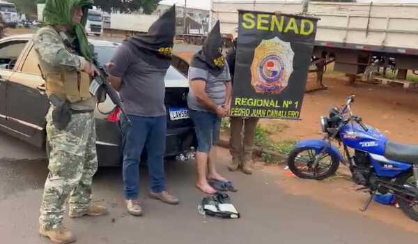 Traficantes de cocaína brasileños fueron interceptados en la vía pública de Pedro Juan Caballero - Oasis FM 94.3