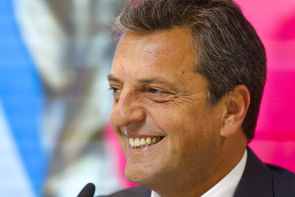Sergio Massa, un 'pibe' emocionado por el fútbol mientras sus rivales se 'contraprograman' - MarketData