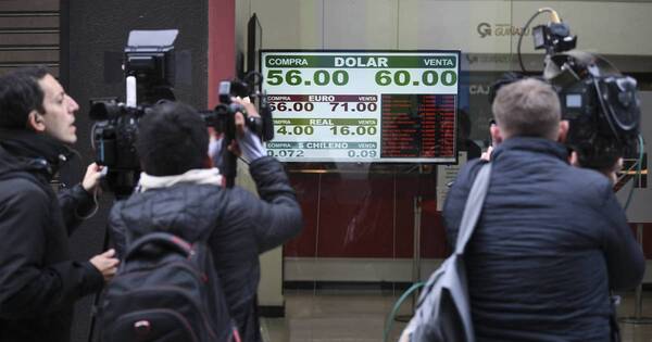 La Nación / Allanan bancos por presunta millonaria fuga de divisas