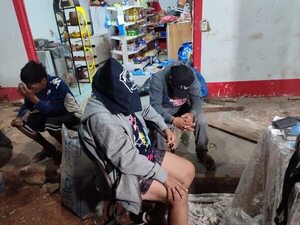 Tres detenidos en allanamiento por investigación de homicidio en San Antonio - Policiales - ABC Color