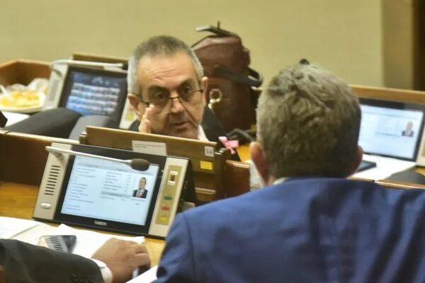 Club Guaraní reclama a Yamil Esgaib que pague deuda - Política - ABC Color