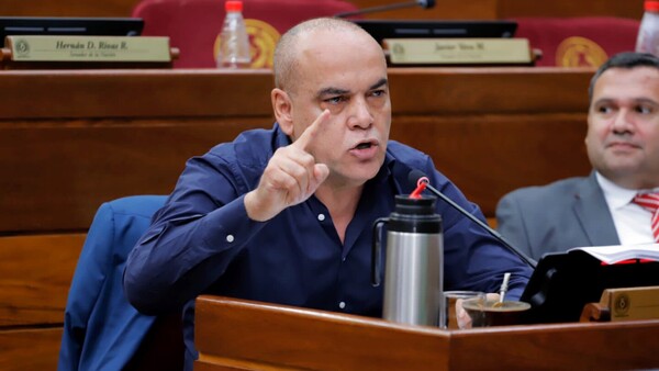 No hay ánimo para impulsar expulsión de senador cartista