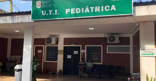 La Nación / Director da versión sobre niña en UTI