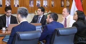Autoridades del Ministerio de Economía se reunieron con analistas de Moody’s