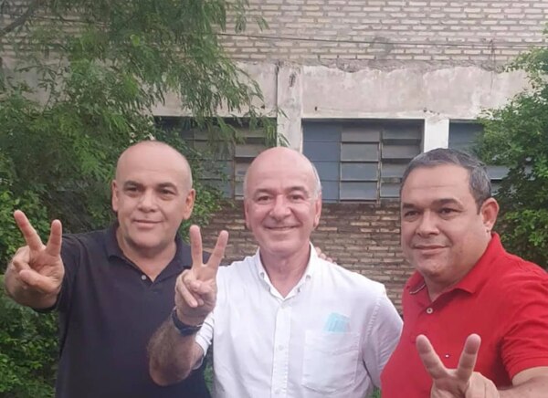 'El ejecutivo hace los procedimientos administrativos, nosotros no tenemos nada que ver en eso', afirma diputado.