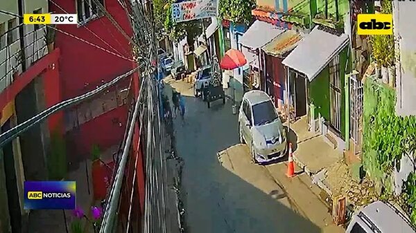 Video: Adolescente asaltó y robó una motocicleta - ABC Noticias - ABC Color