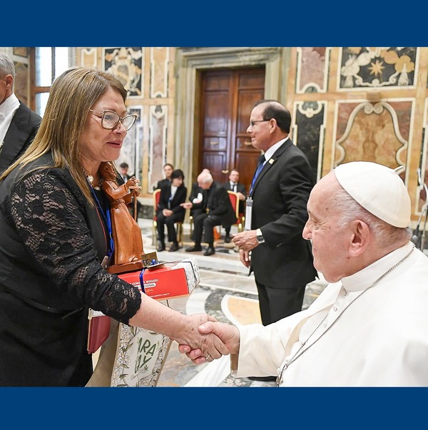 DIRECTORA GENERAL DE LA UCI PARTICIPÓ DE ENCUENTRO CON EL PAPA FRANCISCO
