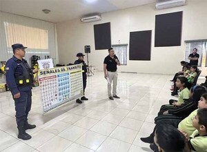 Realizan charlas sobre normas de tránsito en escuelas de Saltos del Guairá | DIARIO PRIMERA PLANA