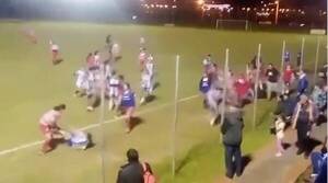 [VIDEO] No solo los muchachos se moquetean: partido de yiyis opa akacharape