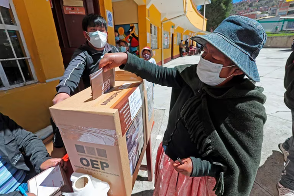 Dudas sobre las elecciones en Bolivia, el país con más votantes que habitantes