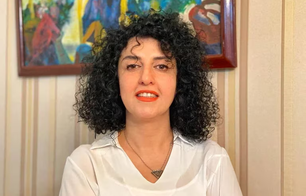 Otorgan premio Nobel de la Paz a Narges Mohammadi, defensora de los derechos de la mujer presa en Irán