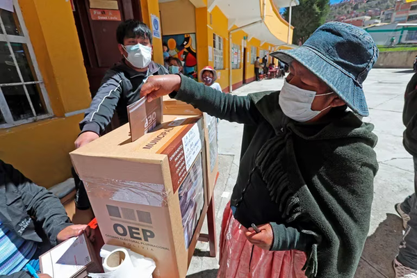 Dudas sobre las elecciones en Bolivia, el país con más votantes que habitantes