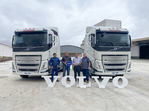 Cooperativa La Holanda adquirió dos nuevas unidades de camiones Volvo modelo FH 440 6x2 del Grupo Rieder